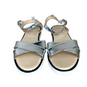 Size 4 H M Girls Silver White Sandals Strappy Foam Bottom Beachy Buckle Closure